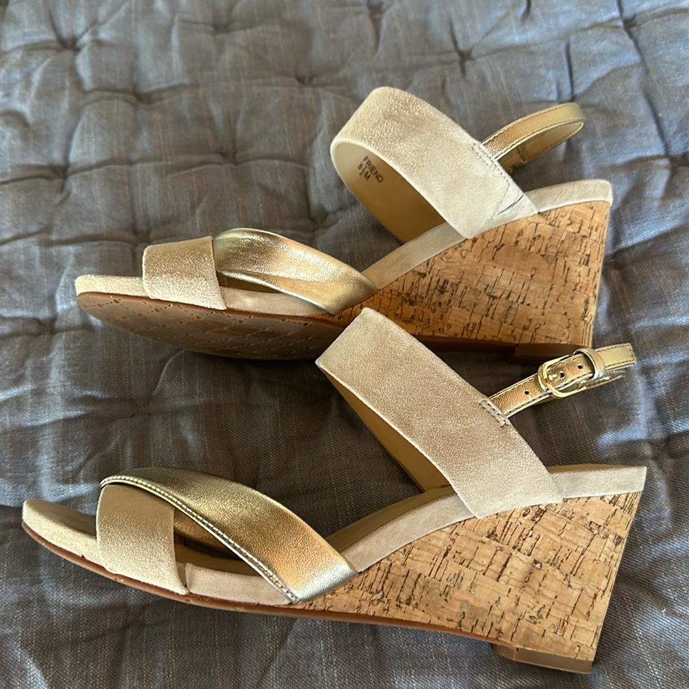 Isaac Mizrahi champagne sandals